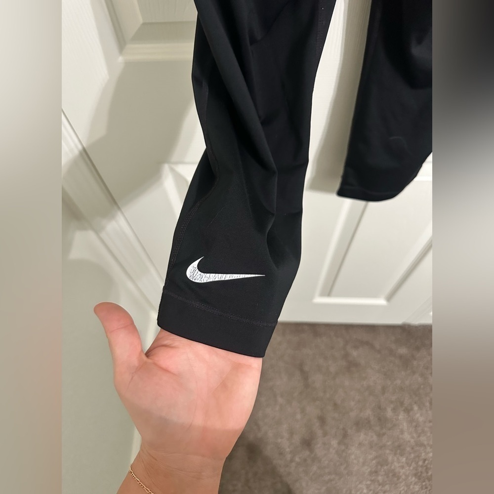 Nike Dri-Fit Cropped Leggings - Picture 2 of 3